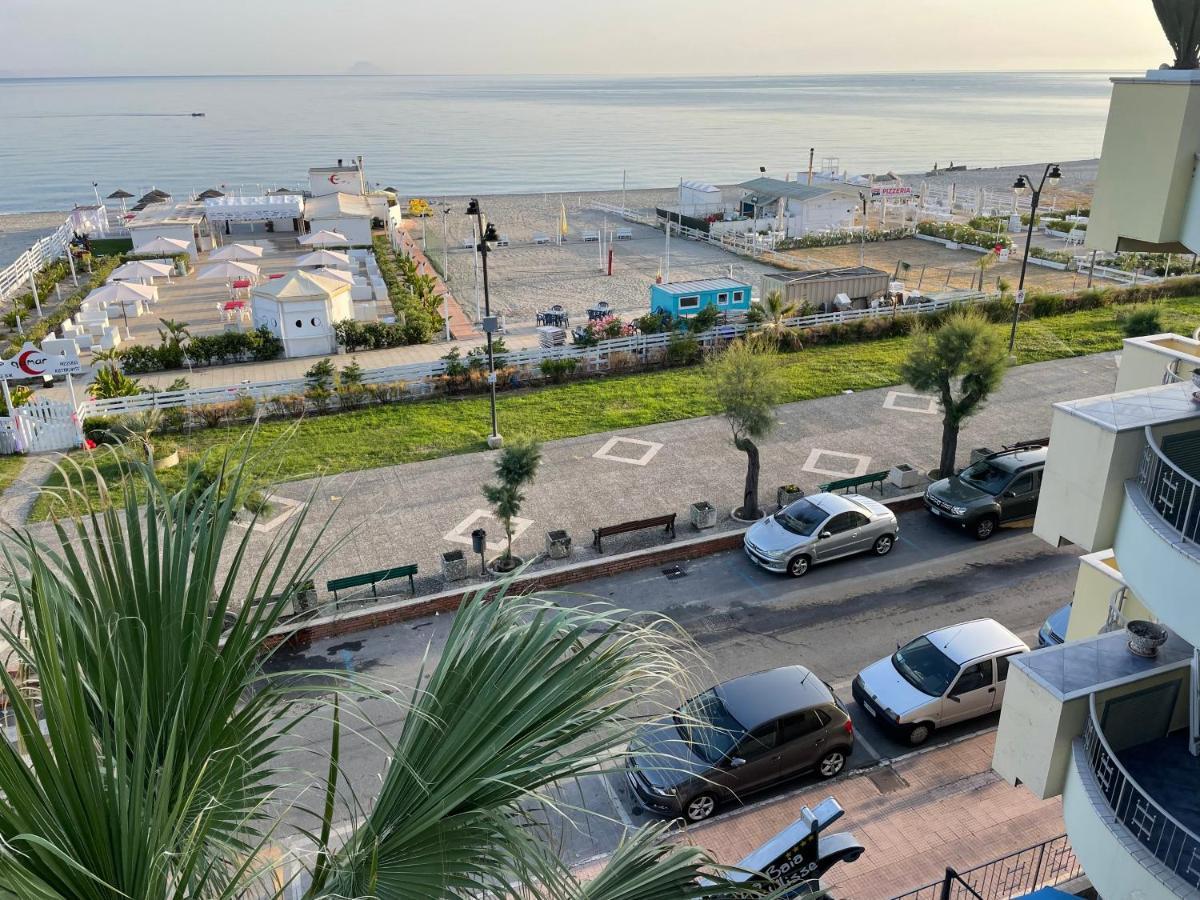 La Baia Di Ulisse Villa เวเนติโค ภายนอก รูปภาพ