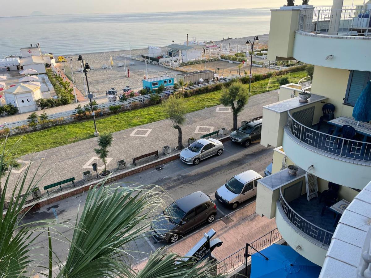La Baia Di Ulisse Villa เวเนติโค ภายนอก รูปภาพ